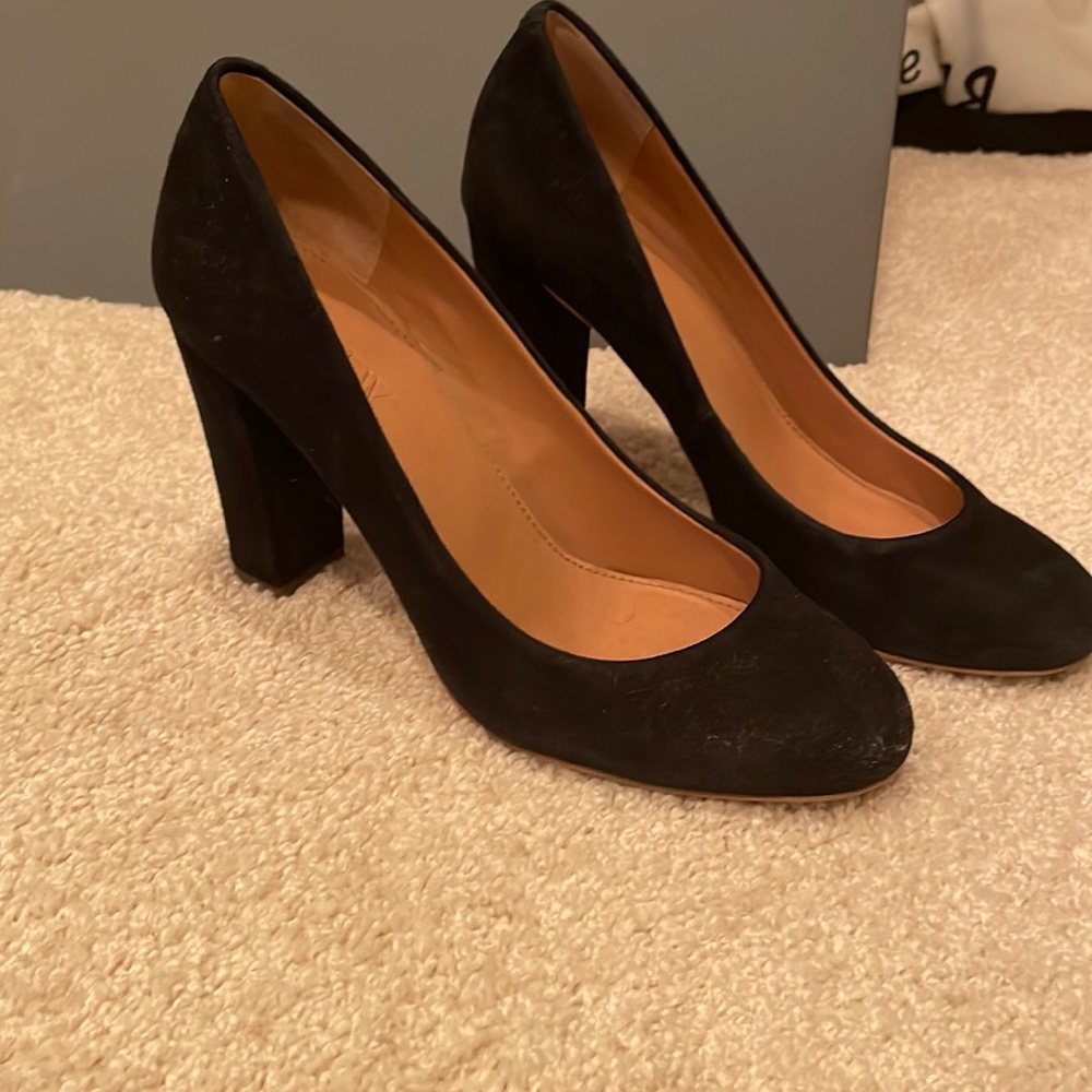 Suede black pumps